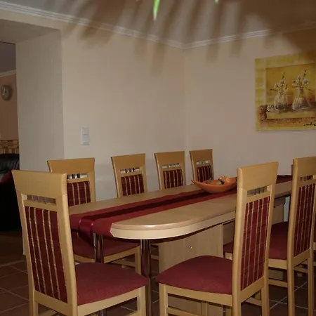 Holiday home Ferienhaus-feinen Lierfeld